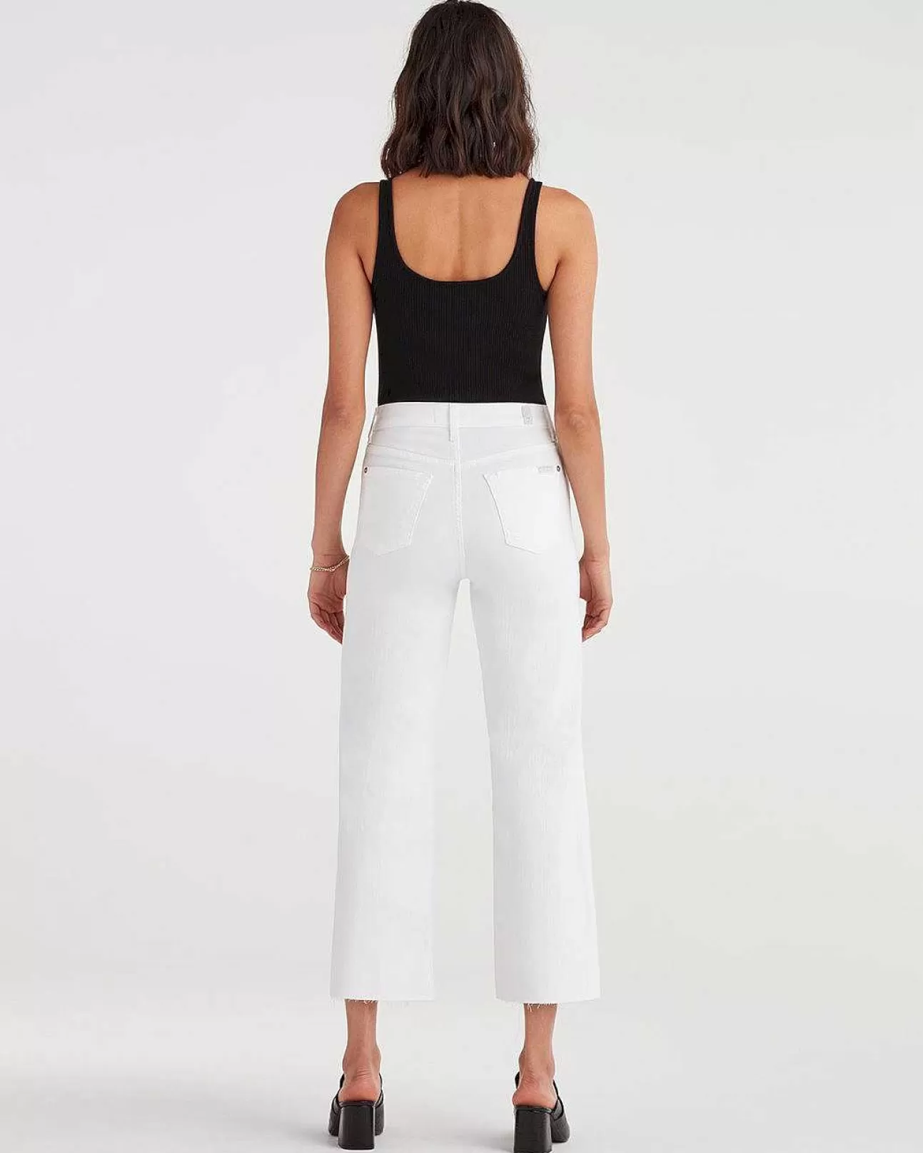 7 For All Mankind Kurz Geschnittene Alexa Mit Abgeschnittenem Saum Im Weisen Laufsteg Whiterunwy Cheap