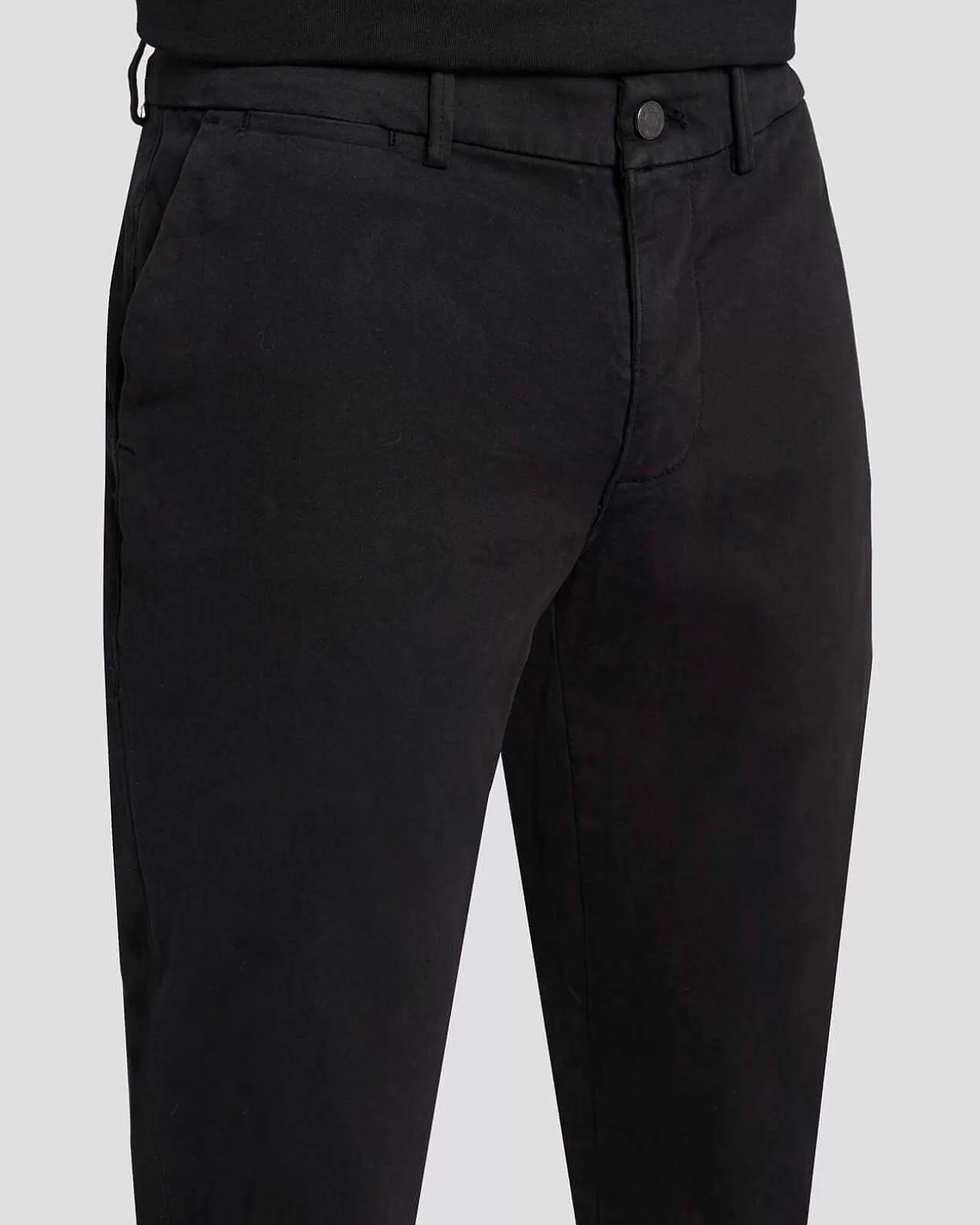 7 For All Mankind Luxe Performance Slimmy Tapered Chino In Schwarz Hot